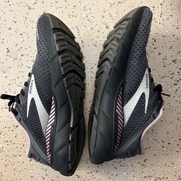 Brooks Adrenaline GTS 22 shoes - Picture 2 of 8